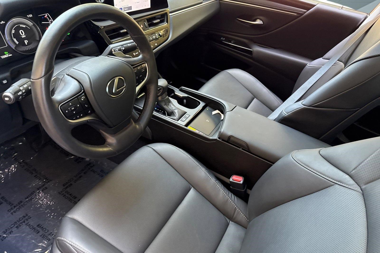 Used 2024 Lexus ES 300h w/ Premium Package image 4