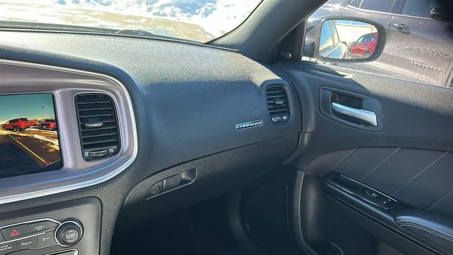 Used 2019 Dodge Charger SXT w/ Blacktop Package image 18