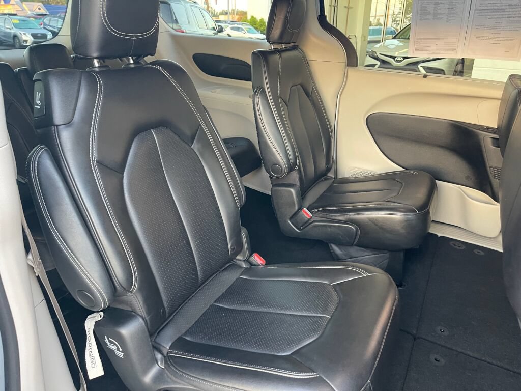Used 2023 Chrysler Pacifica Touring-L FWD image 29