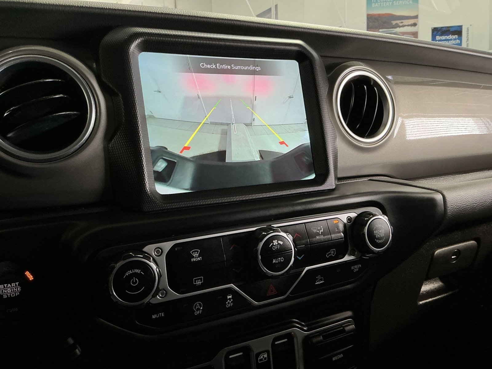 Used 2023 Jeep Gladiator Overland AWD/4WD image 20