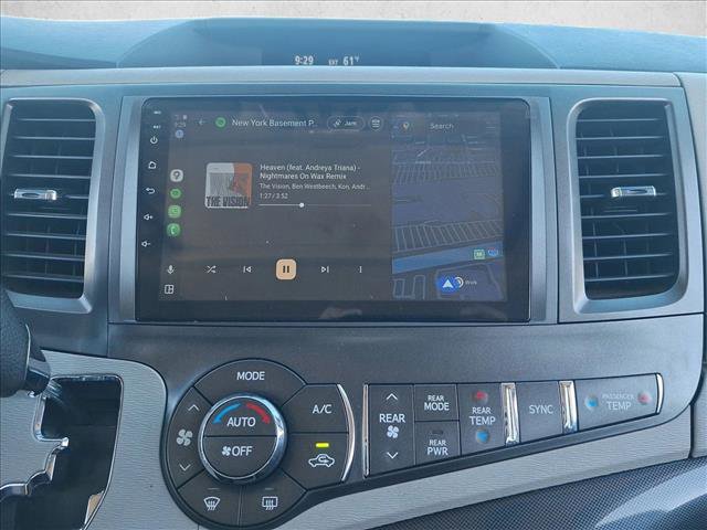 Used 2012 Toyota Sienna SE image 26