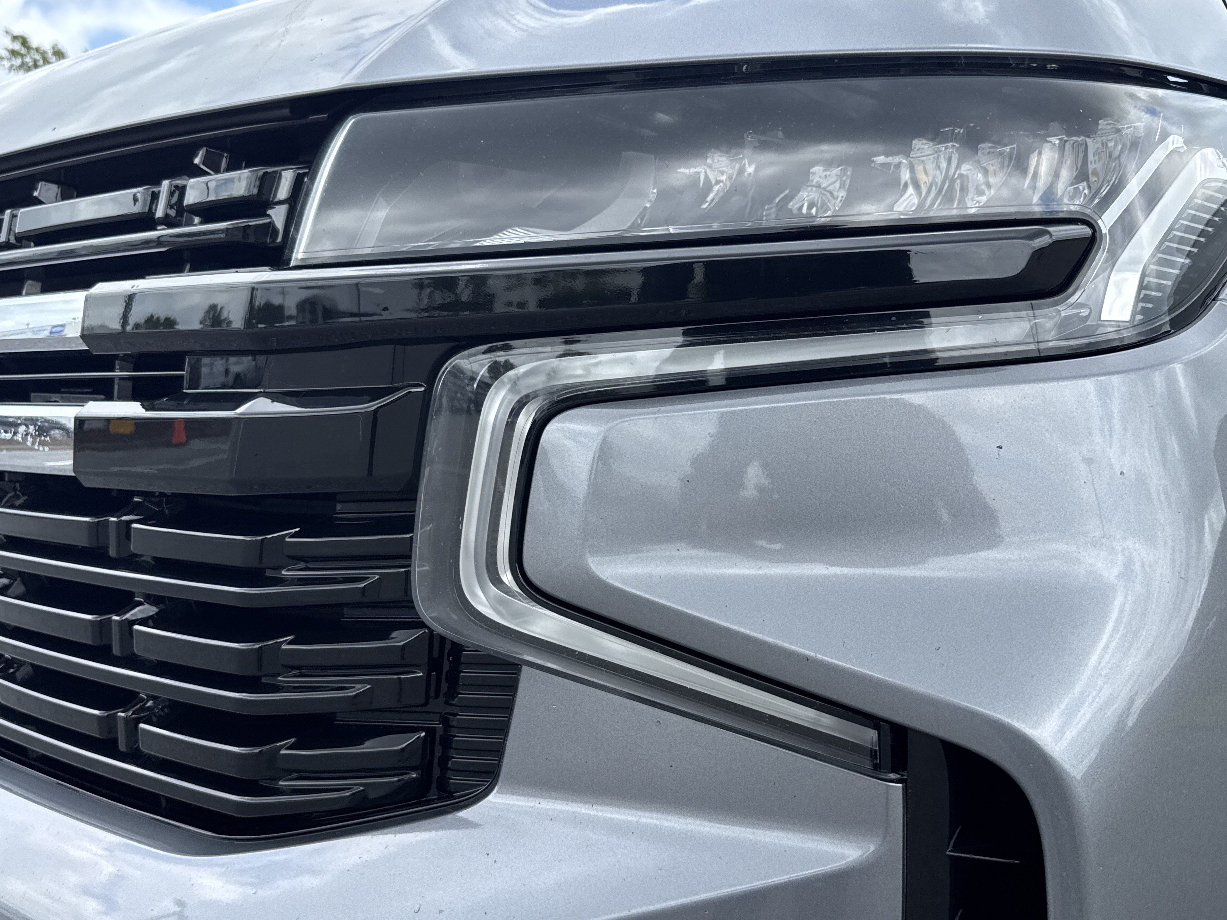 Used 2022 Chevrolet Suburban LT w/ Luxury Package AWD/4WD image 6