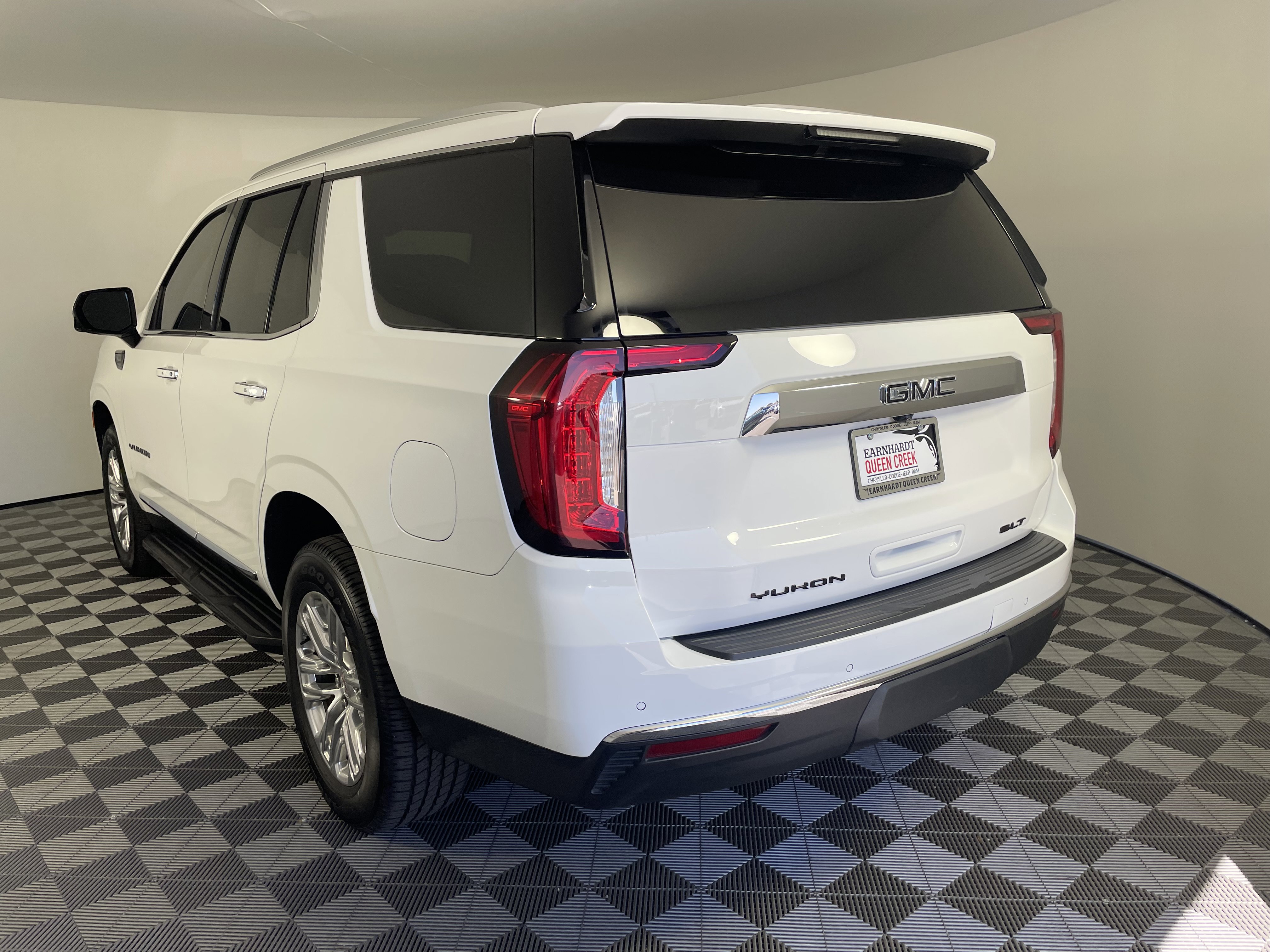 Used 2022 GMC Yukon SLT w/ SLT Luxury Package image 3