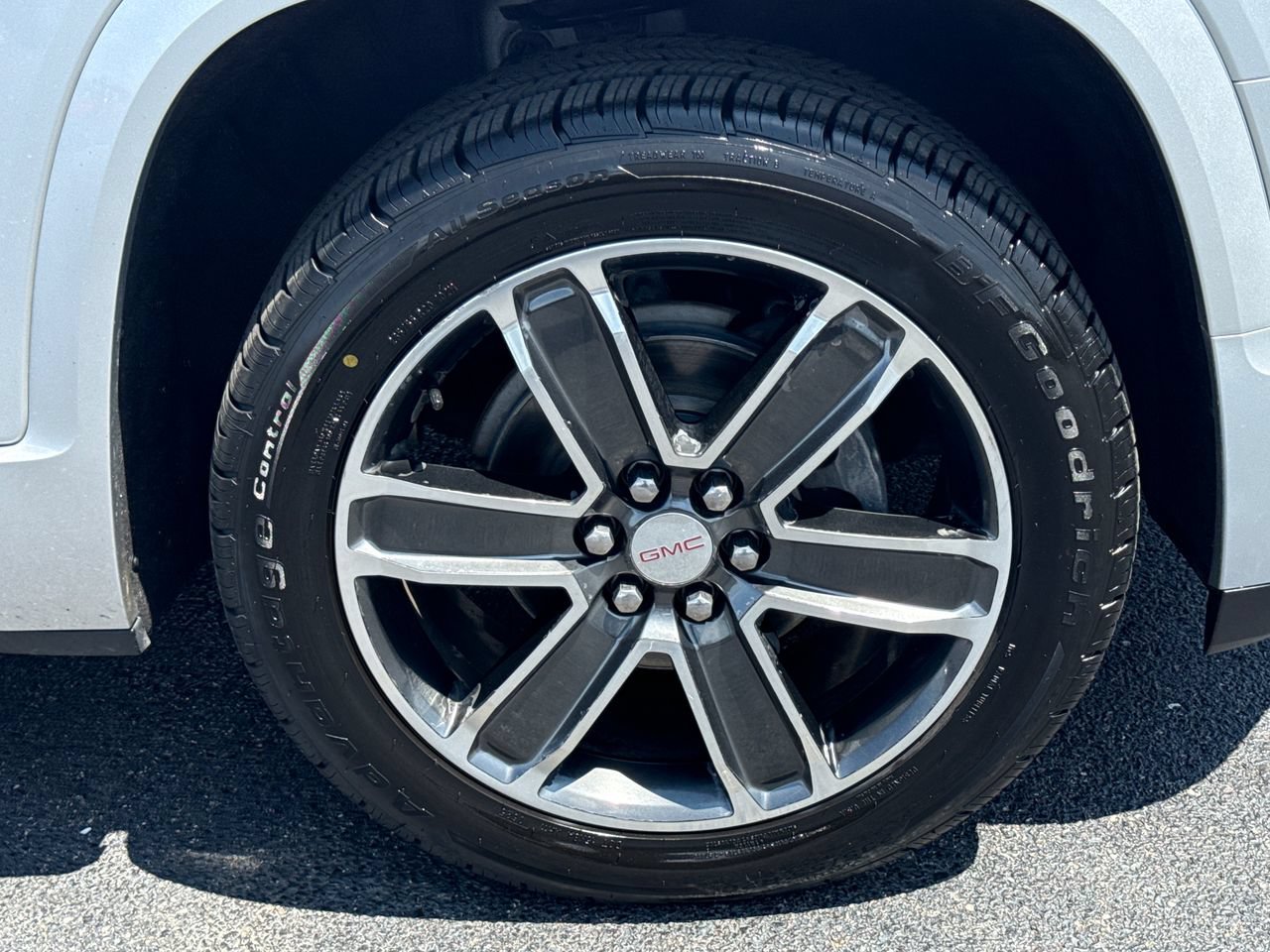 Used 2018 GMC Acadia Denali w/ LPO, Cargo Package FWD image 9