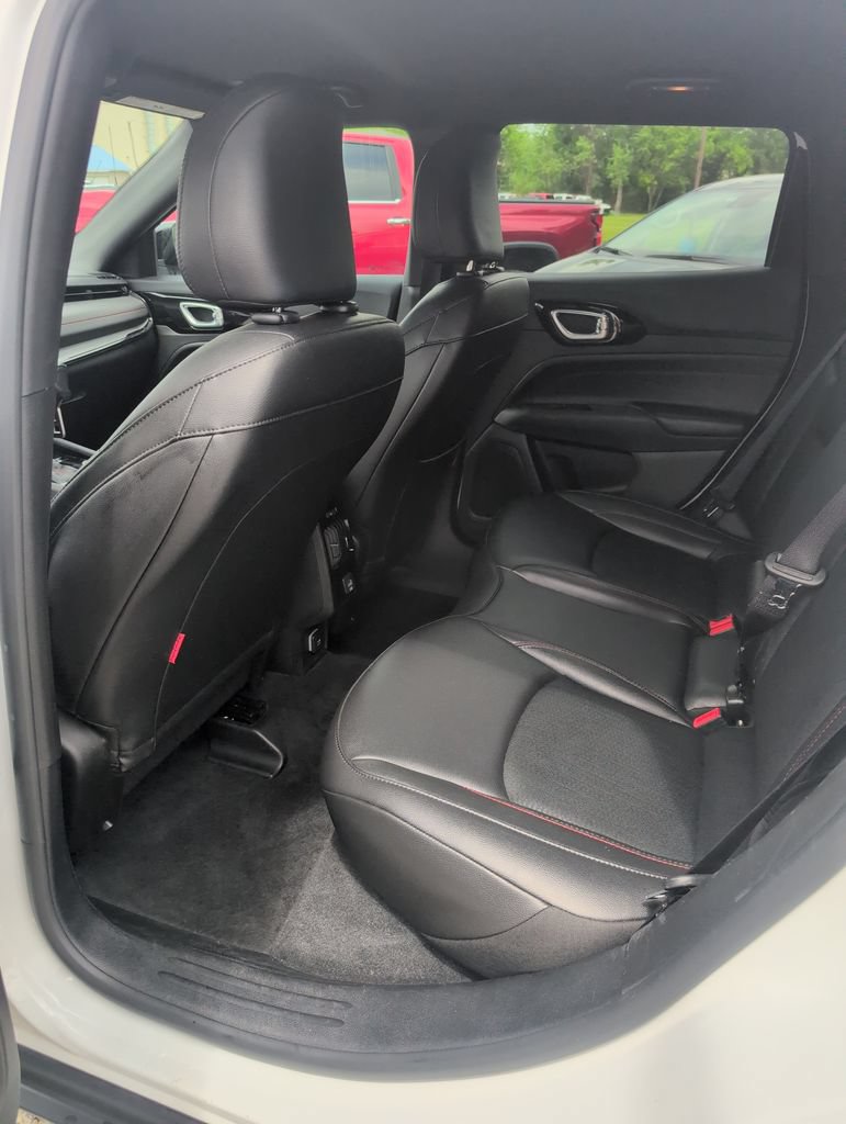 Used 2025 Jeep Compass Trailhawk AWD/4WD image 11