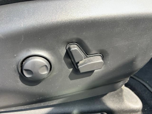 Used 2025 Chrysler Pacifica Limited FWD image 36