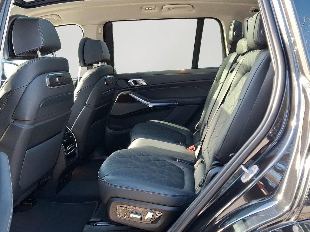 Used 2025 BMW X7 xDrive40i w/ Premium Package AWD/4WD image 8