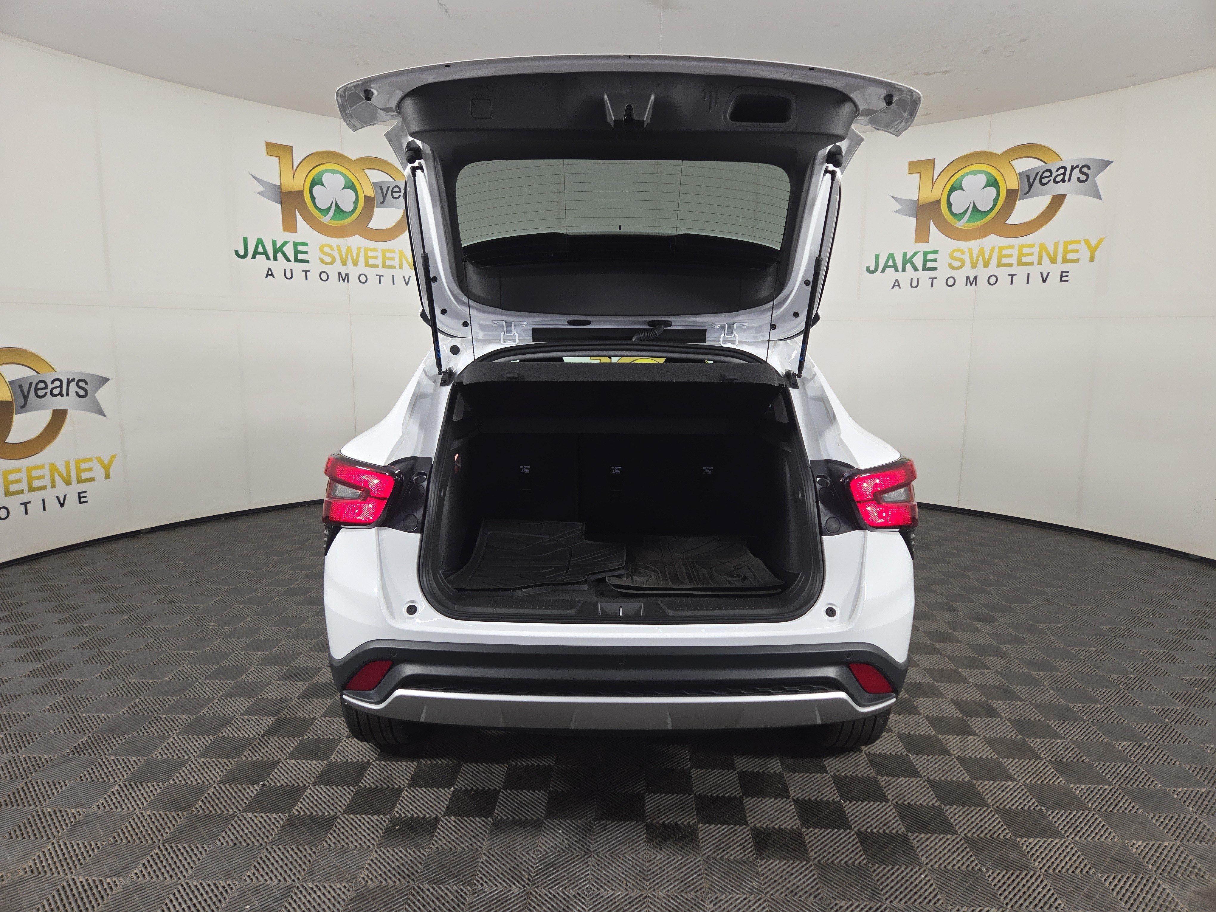 Certified 2024 Chevrolet Trax LT w/ Driver Confidence Package FWD image 32
