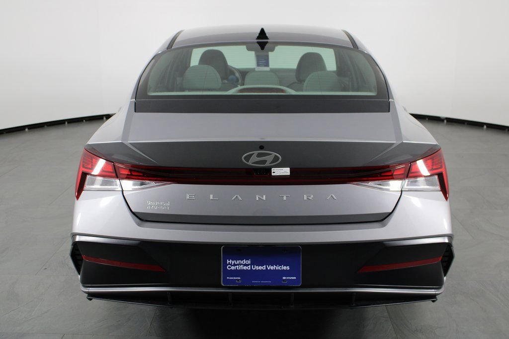 Certified 2025 Hyundai Elantra SEL image 9