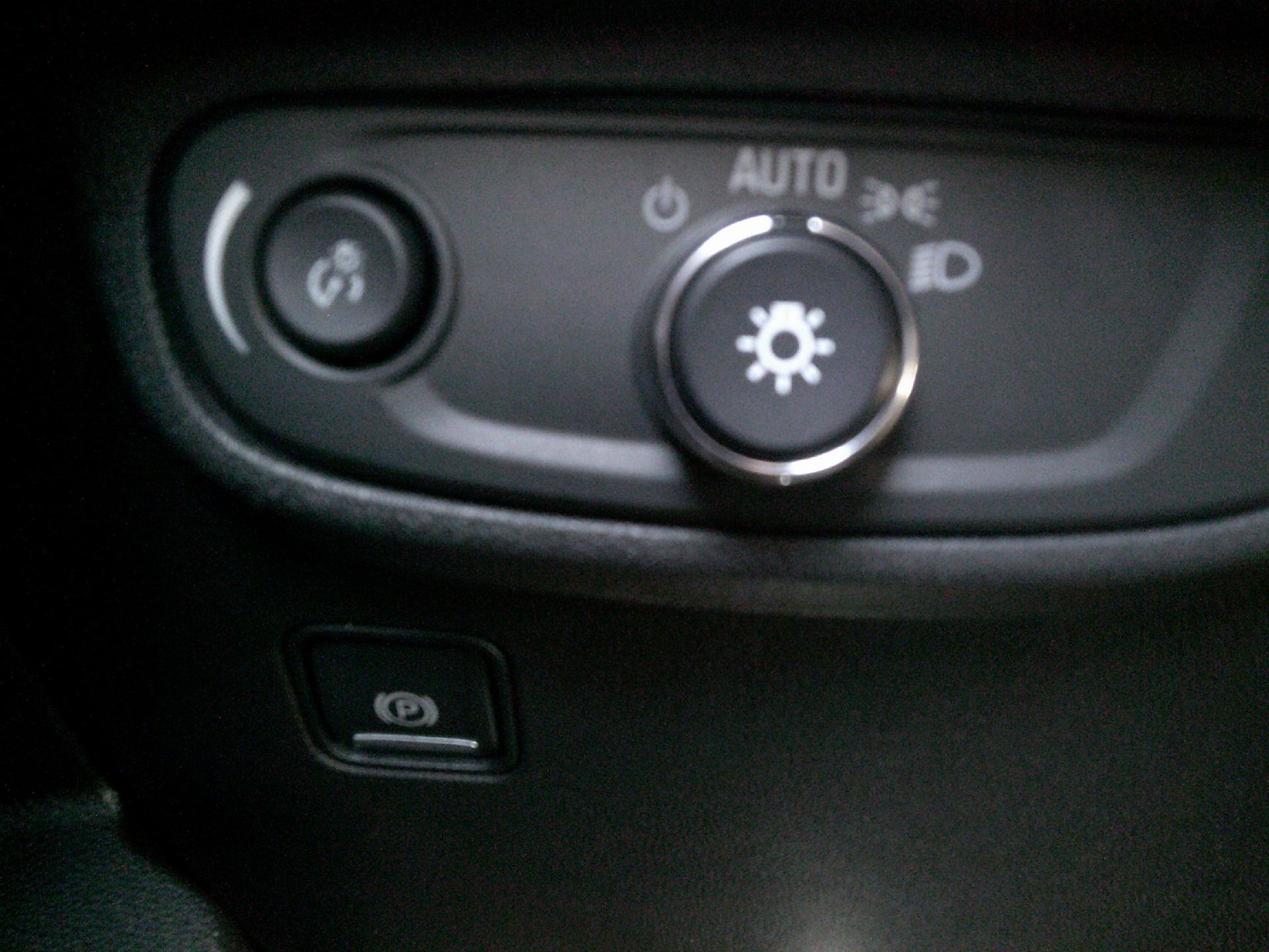 Used 2022 GMC Terrain SLE w/ Driver Convenience Package image 13