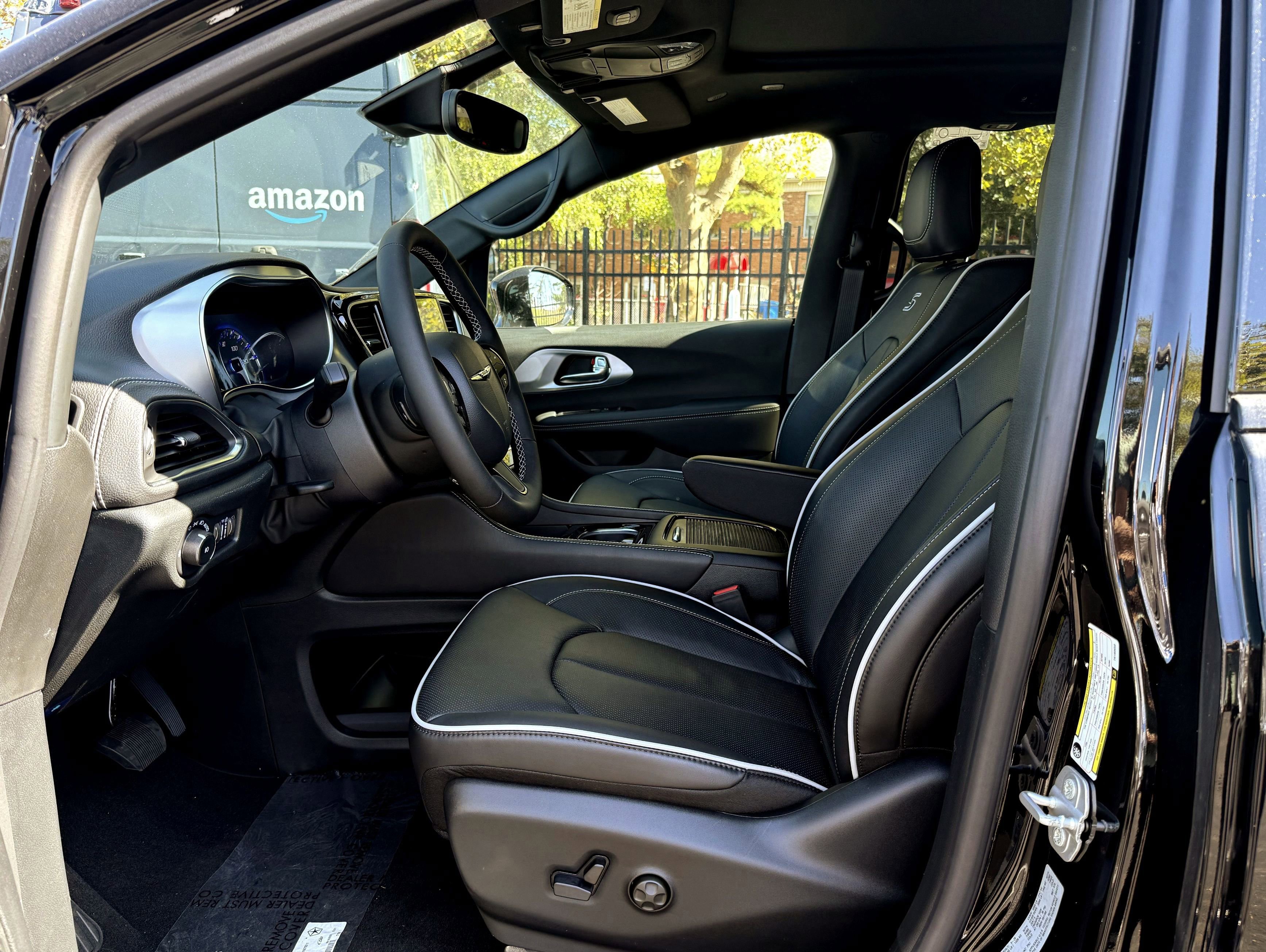 New 2026 Chrysler Pacifica Limited image 21