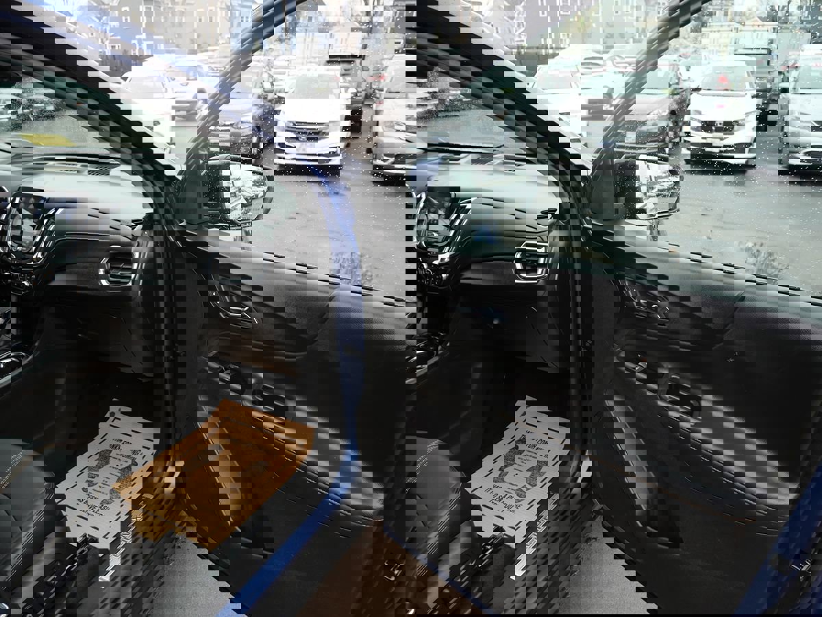 Used 2022 Chevrolet Equinox Premier image 20