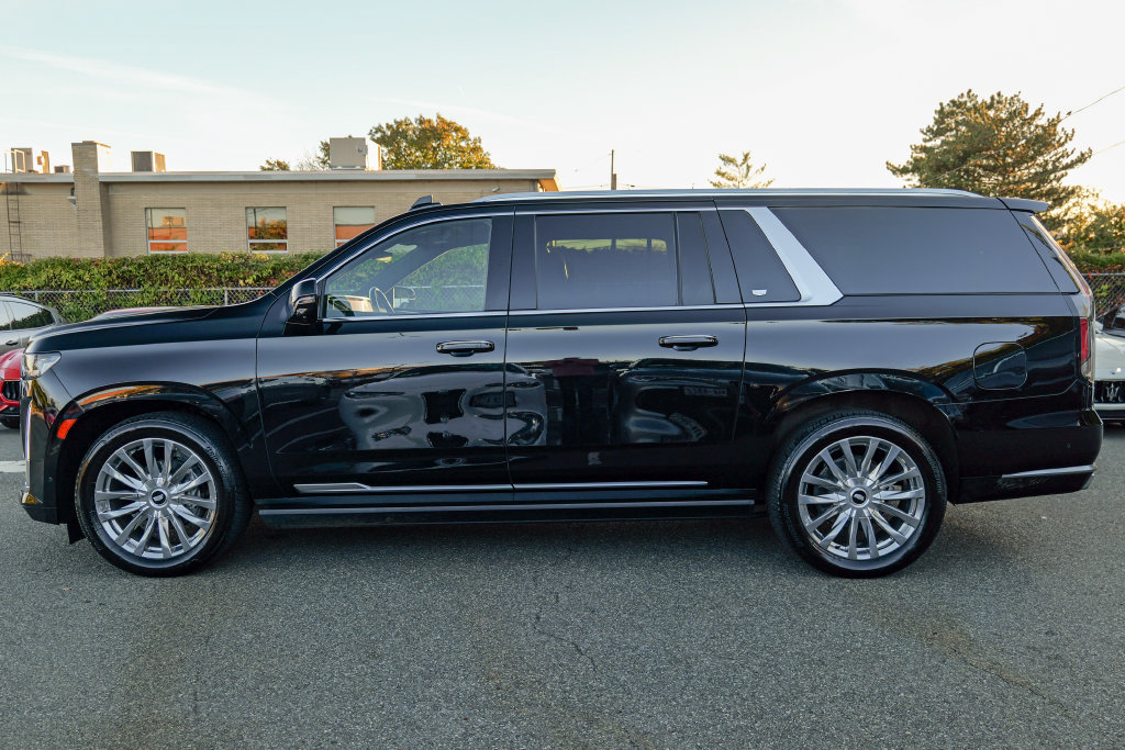 Used 2021 Cadillac Escalade ESV Premium Luxury w/ Driver Assist Tech Package AWD/4WD image 4