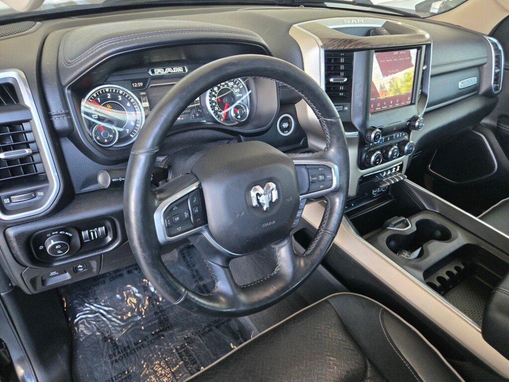 Used 2019 RAM 1500 Laramie AWD/4WD image 12