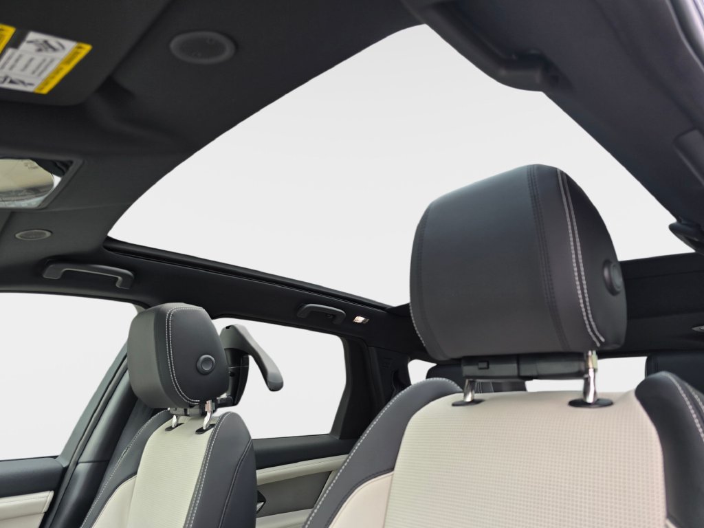 New 2026 Land Rover Discovery Sport Landmark AWD/4WD image 31