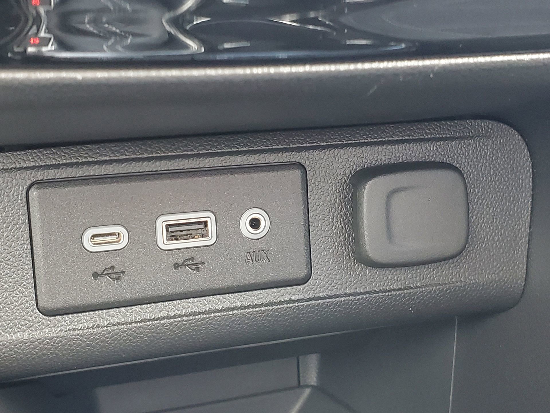 Used 2022 Buick Encore GX Essence FWD image 30