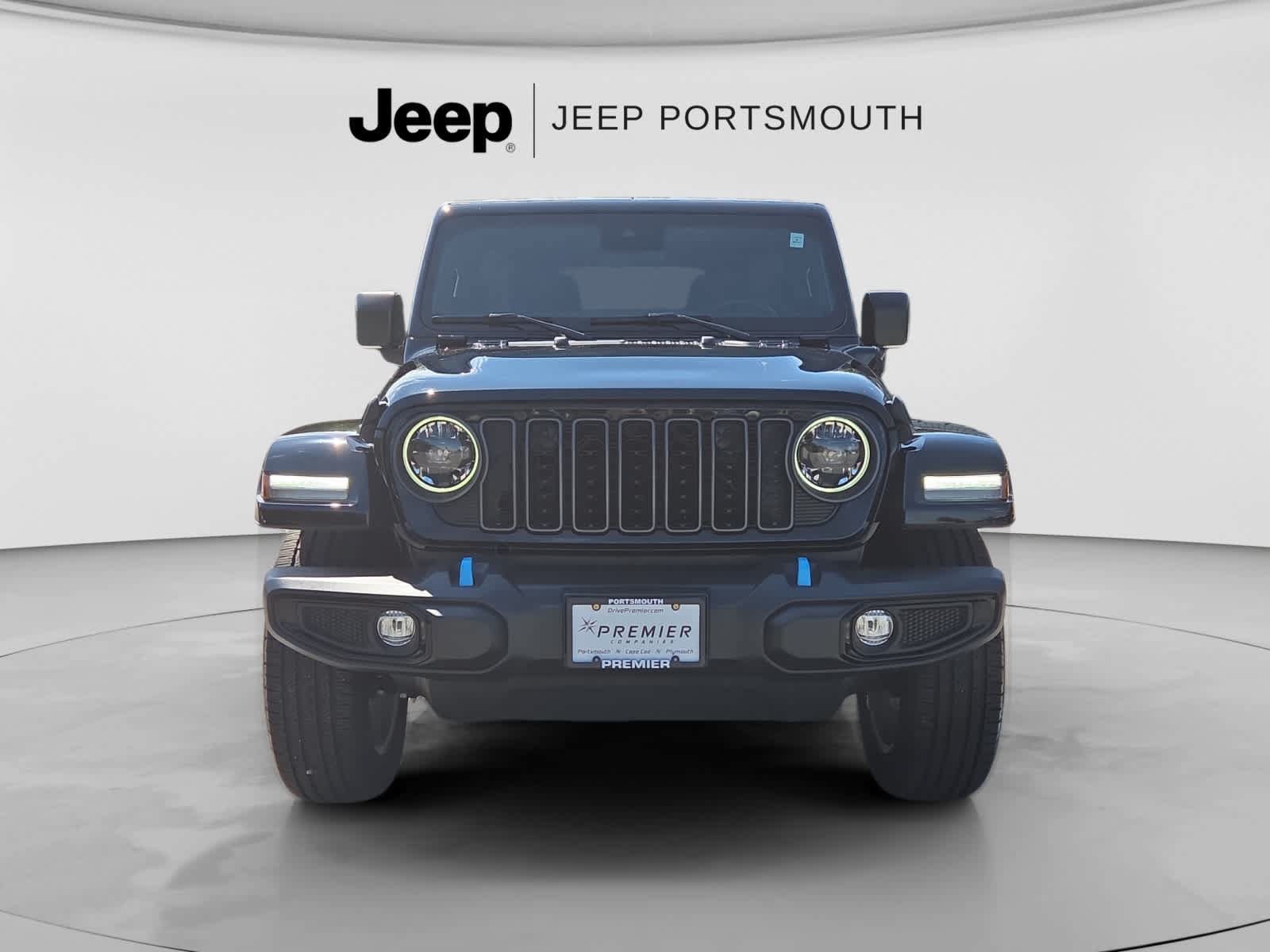 Used 2024 Jeep Wrangler Unlimited w/ Convenience Group AWD/4WD image 2