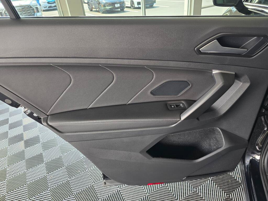 Used 2024 Volkswagen Tiguan SE w/ MDO Package, Two-Row AWD/4WD image 37