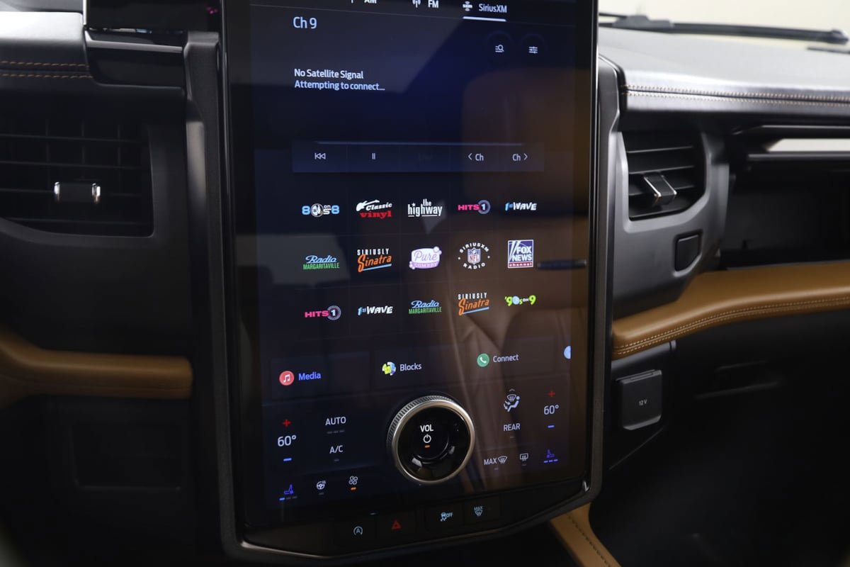 Used 2023 Ford Expedition Platinum AWD/4WD image 34
