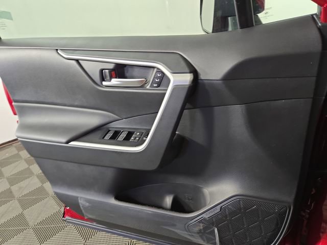 Used 2025 Toyota RAV4 XLE Premium image 29
