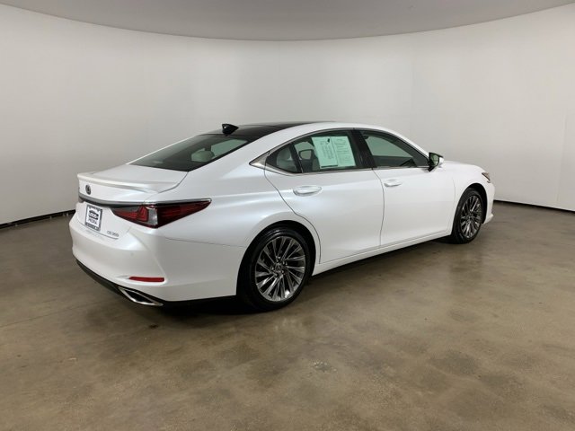 Used 2025 Lexus ES 350 Ultra Luxury w/ Accessory Package (Z2) image 8
