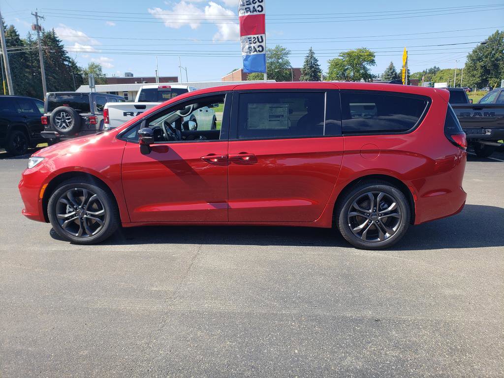 New 2026 Chrysler Pacifica Select image 4
