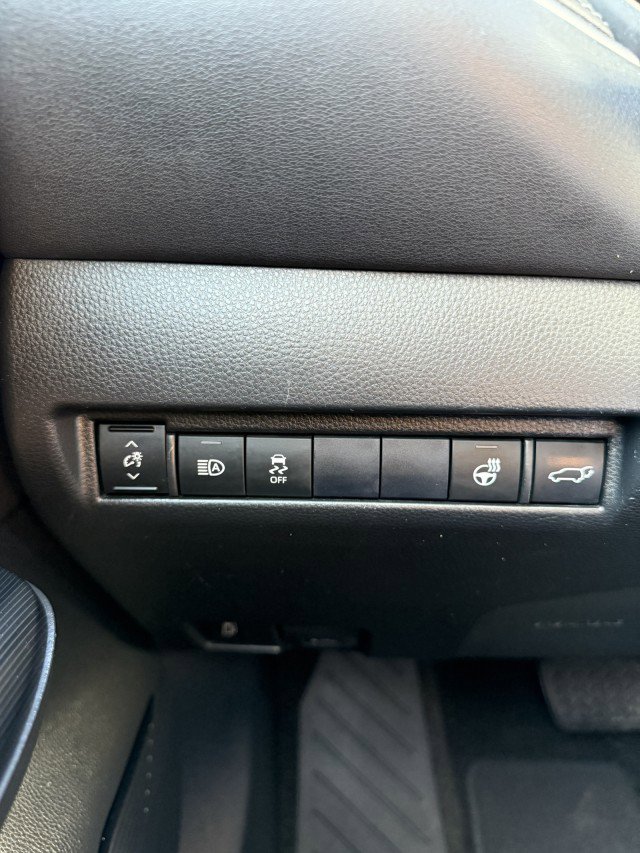 Used 2021 Toyota Venza XLE w/ Softex Package image 16