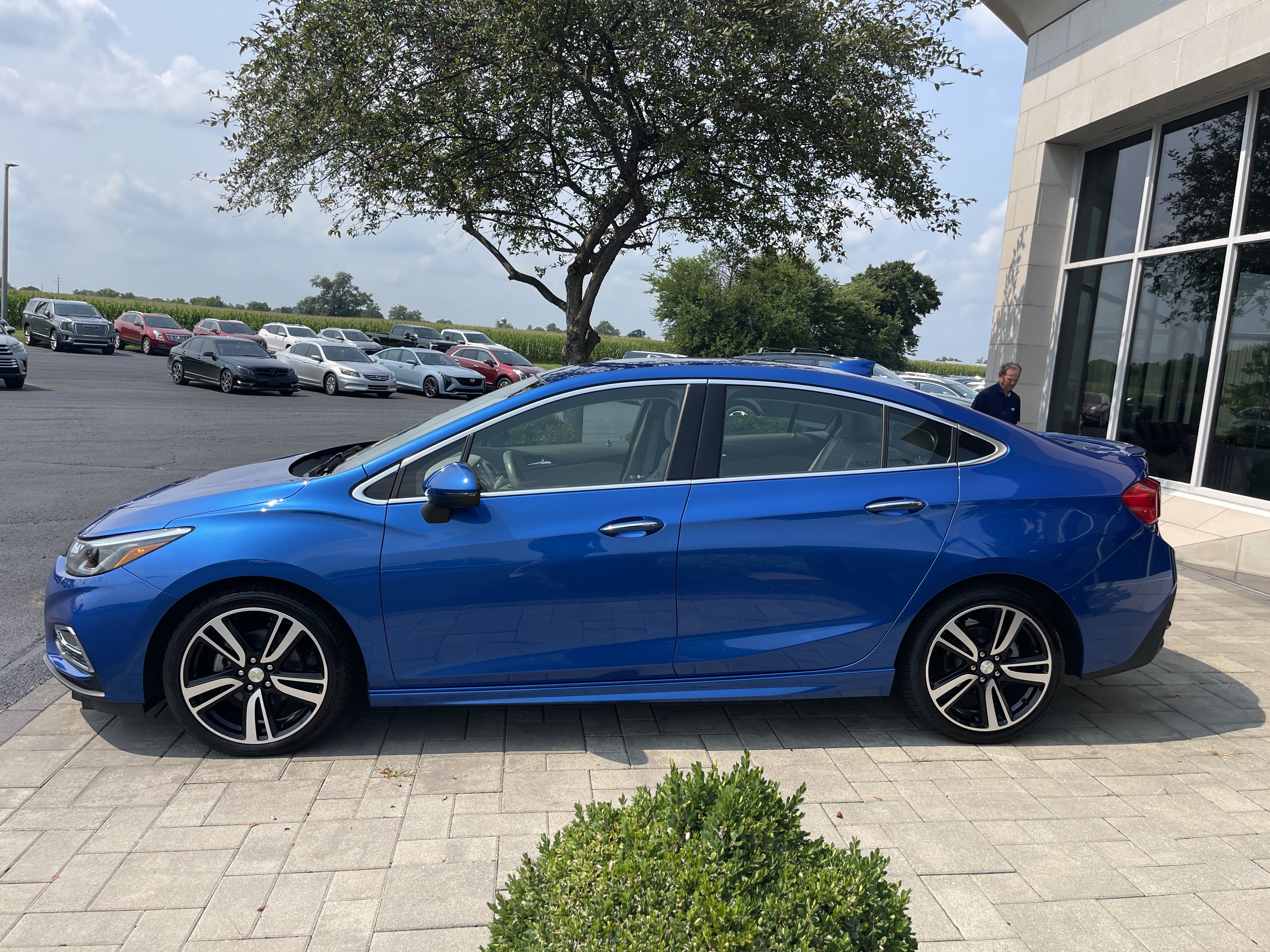Used 2017 Chevrolet Cruze Premier w/ RS Package FWD image 5