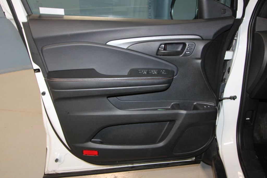 Used 2022 Honda Passport TrailSport image 2