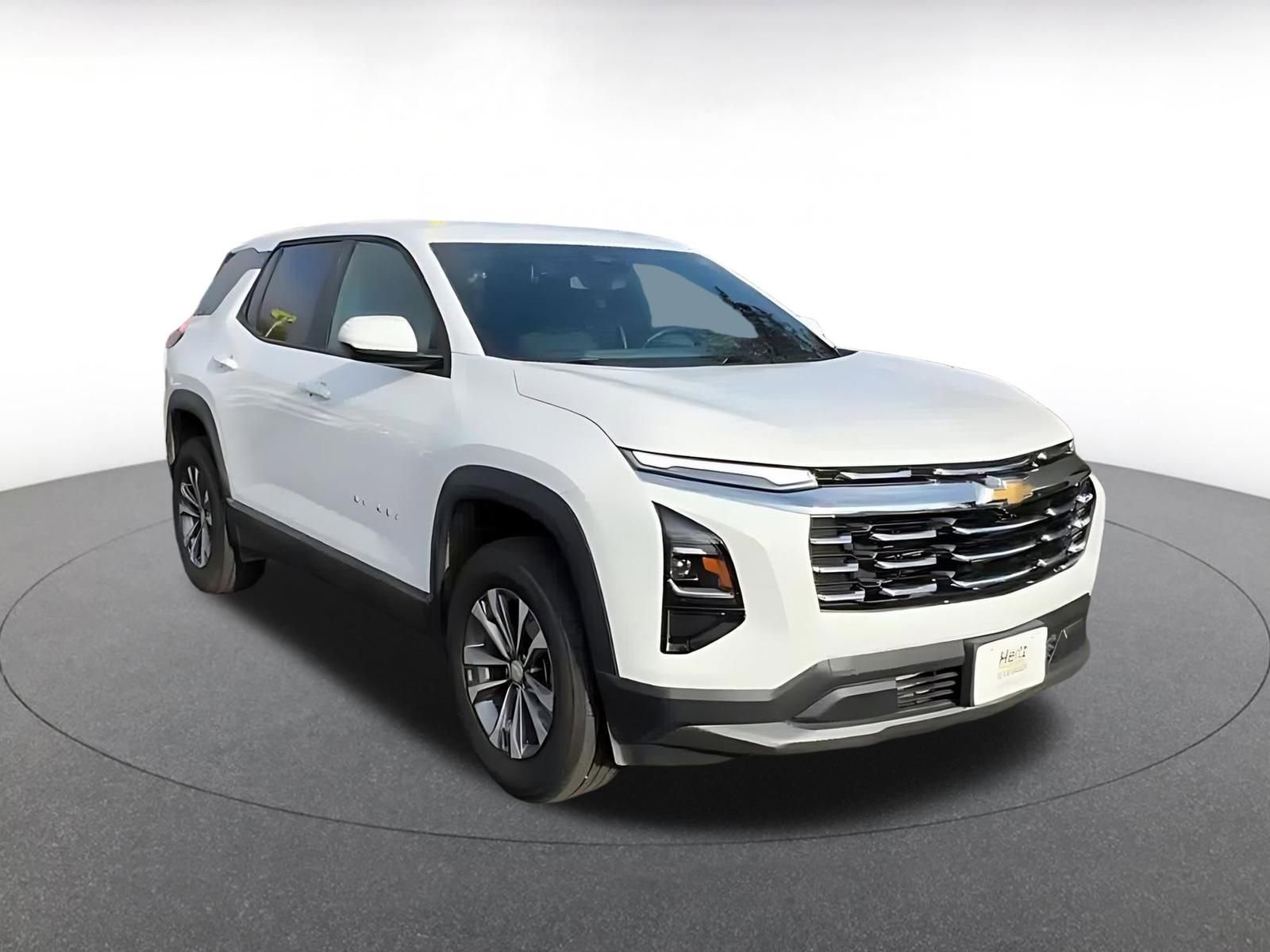 Used 2025 Chevrolet Equinox LT image 3