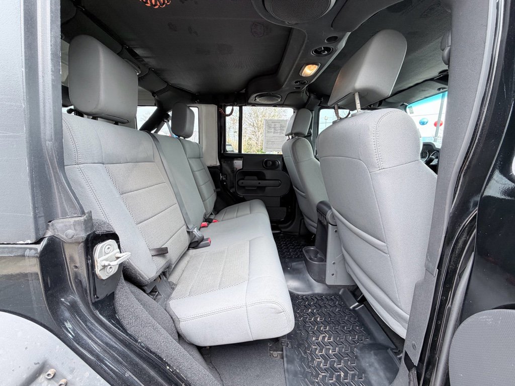 Used 2009 Jeep Wrangler Unlimited Rubicon w/ Dual Top Group image 18