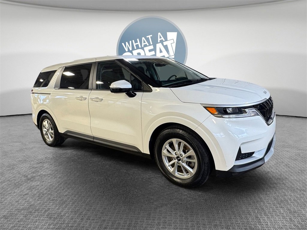 Used 2023 Kia Carnival LX image 1