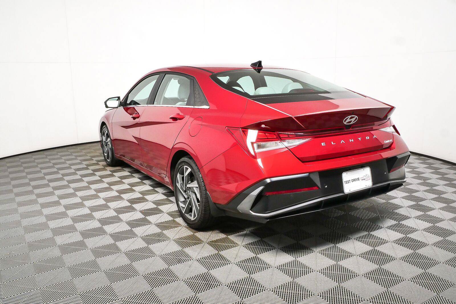 Used 2024 Hyundai Elantra Limited FWD image 30
