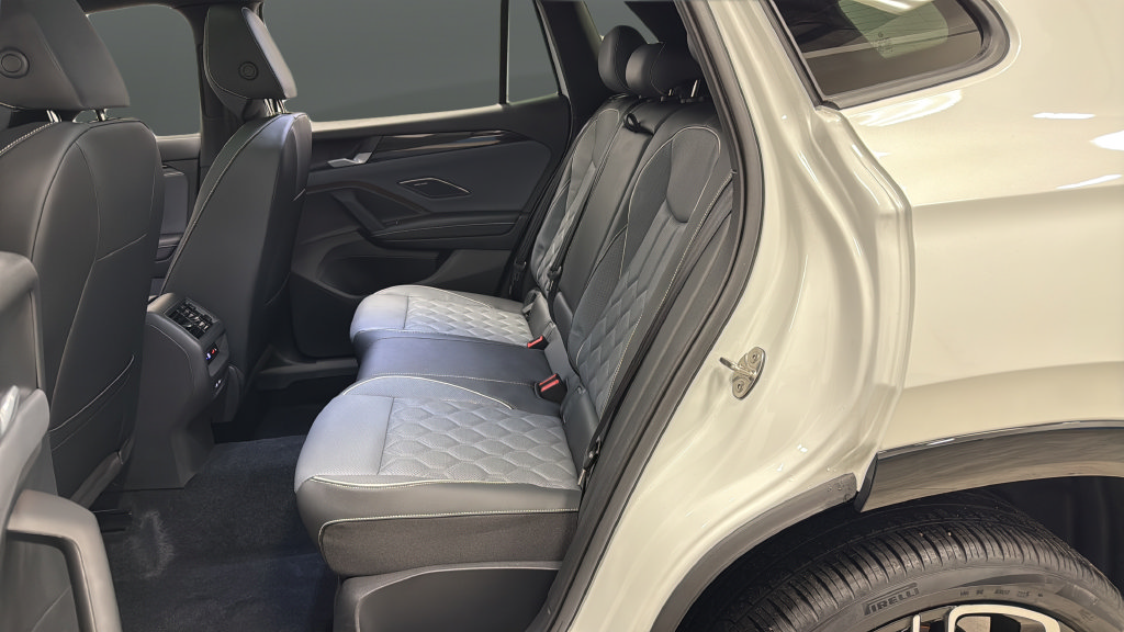 Used 2025 Volkswagen Tiguan SEL R-Line AWD/4WD image 23