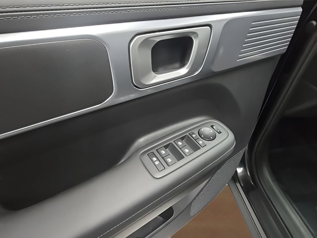 Used 2025 Hyundai Santa Fe SEL AWD/4WD image 12