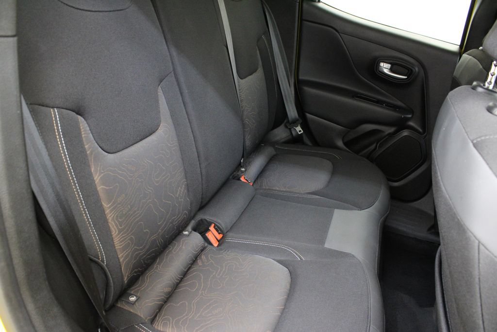 Used 2023 Jeep Renegade Latitude AWD/4WD image 19