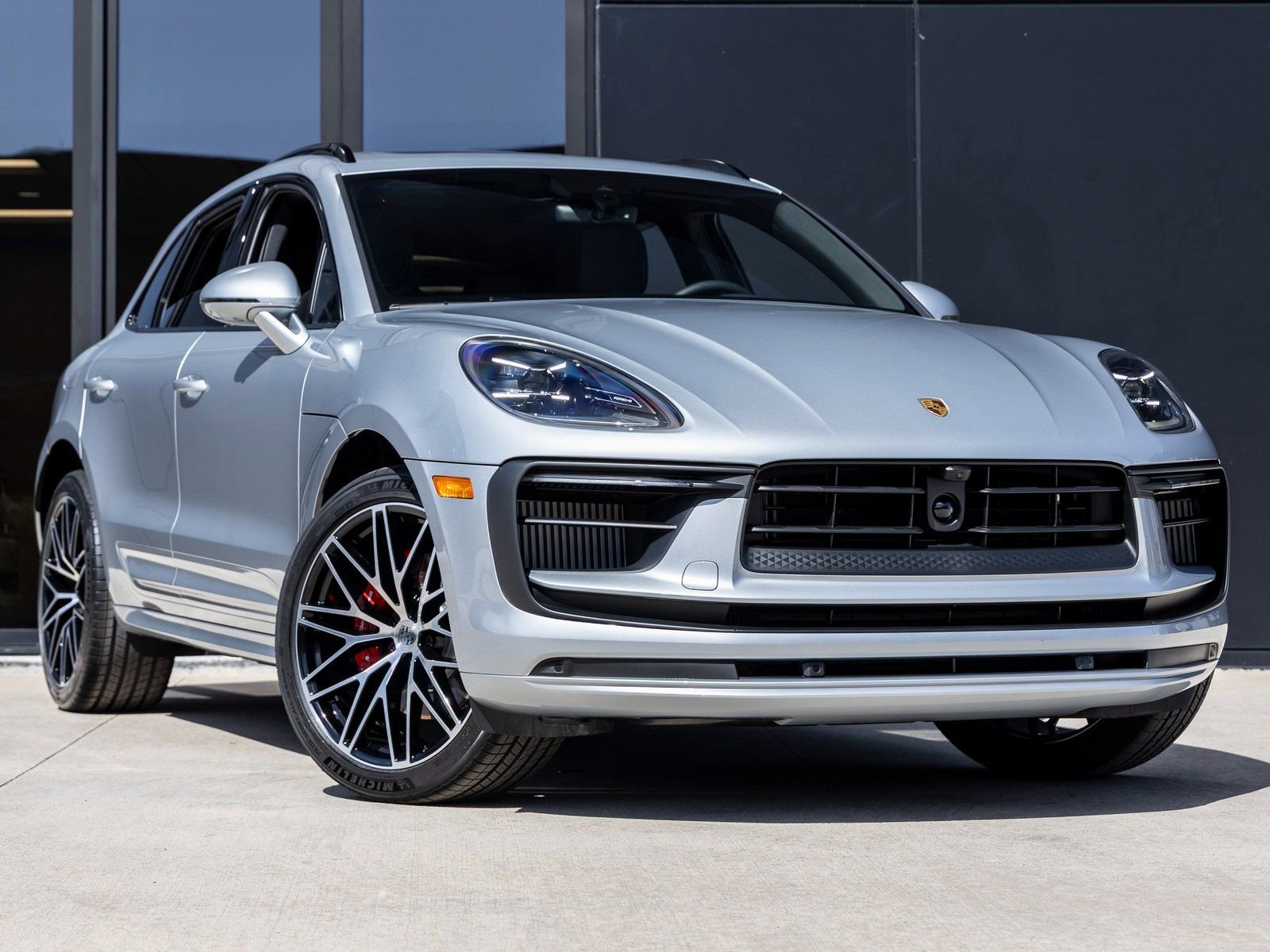 Certified 2025 Porsche Macan S image 6