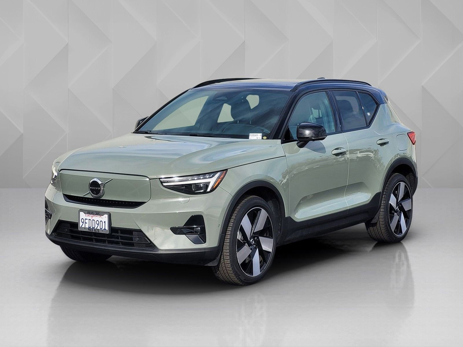 Certified 2023 Volvo XC40 Recharge Ultimate image 8