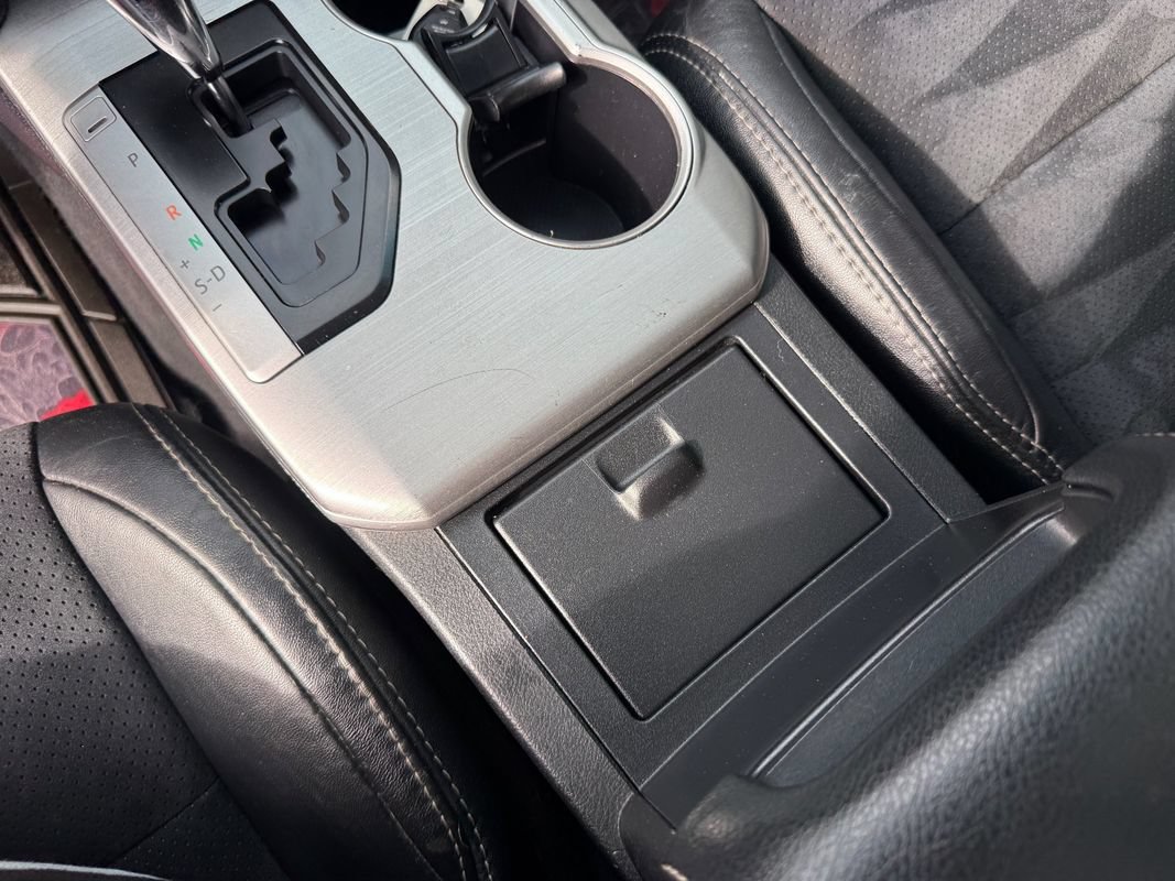 Used 2013 Toyota Camry SE w/ Leather Pkg FWD image 40