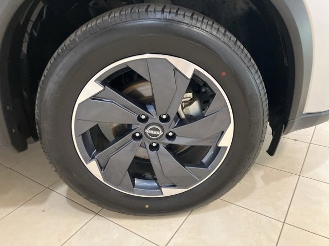 Used 2024 Nissan Rogue SV image 28