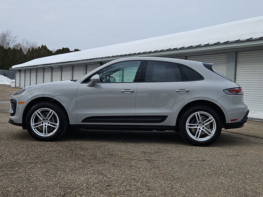 Certified 2025 Porsche Macan image 2