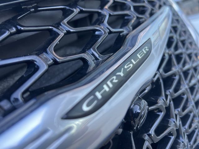 Used 2022 Chrysler Pacifica Touring-L image 41