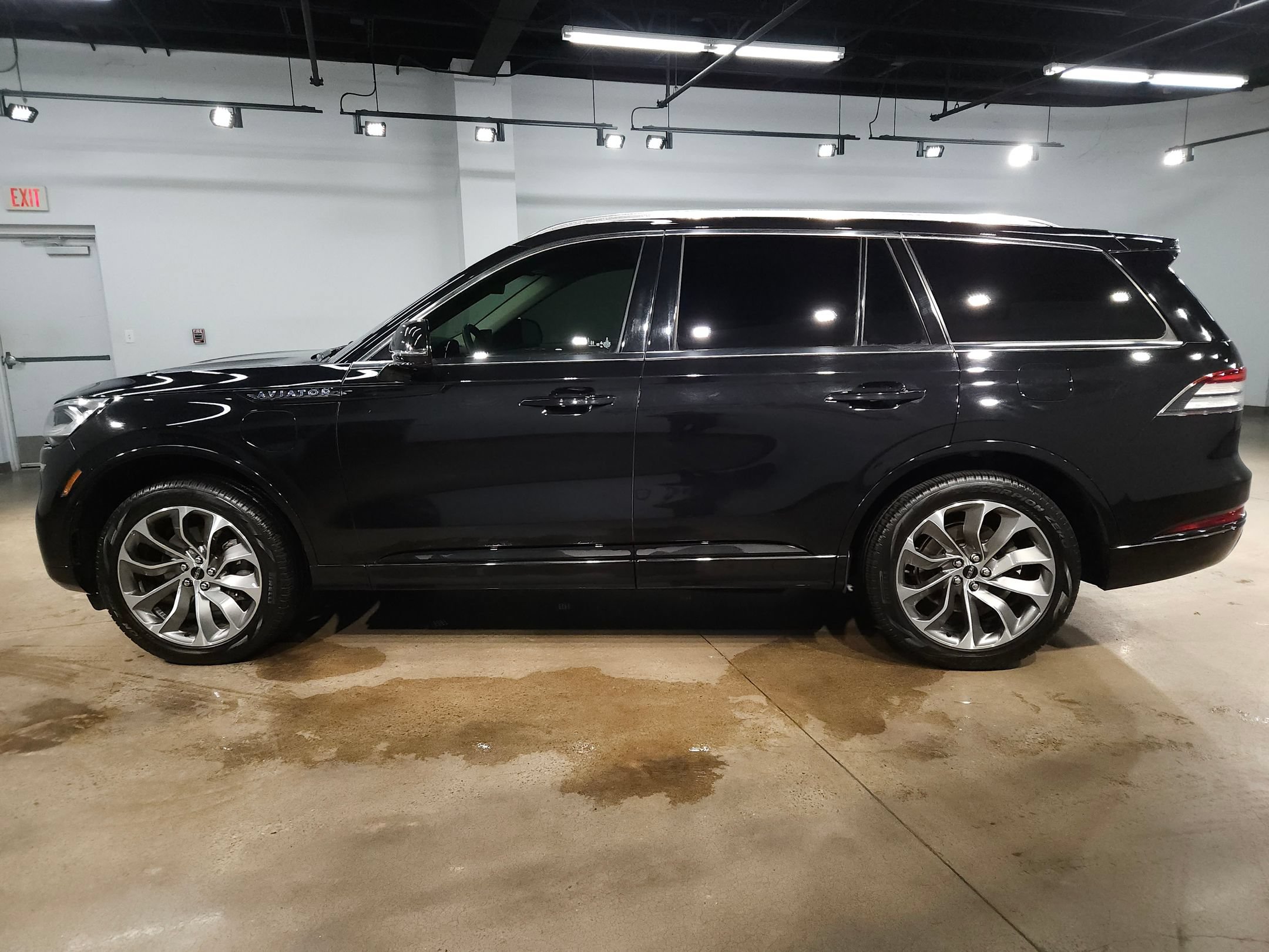 Used 2022 Lincoln Aviator Grand Touring w/ Elements Package Plus AWD/4WD image 4