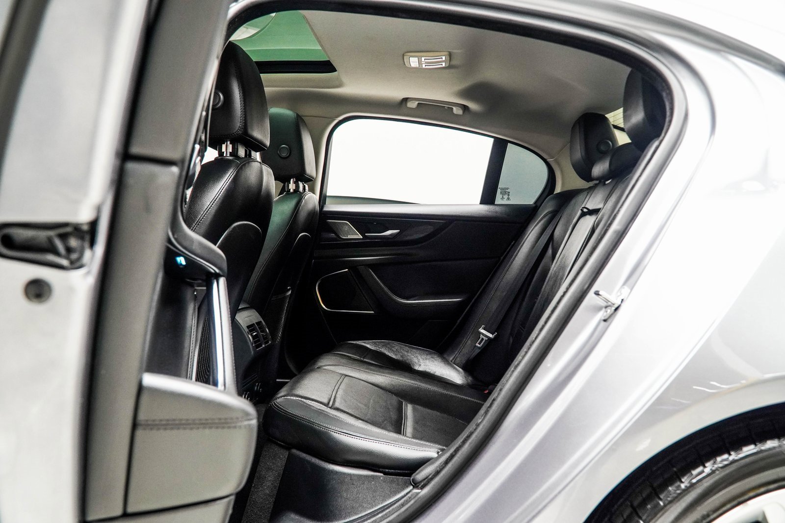 Used 2020 Jaguar XE S image 35