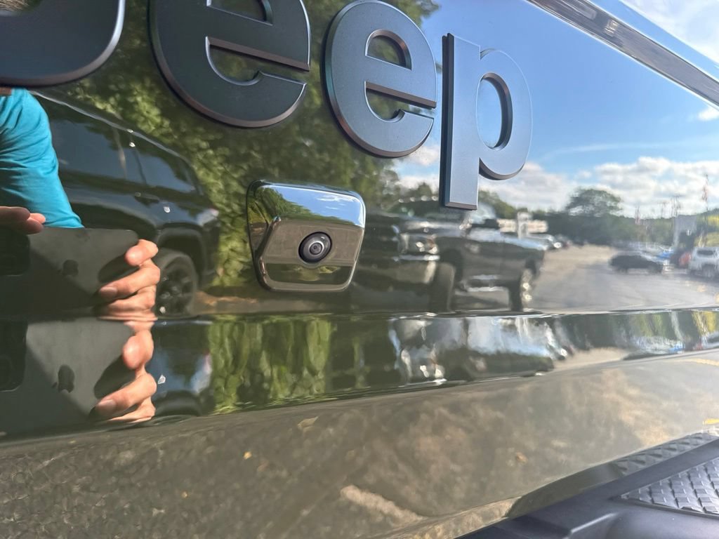 Used 2024 Jeep Gladiator Sport AWD/4WD image 15