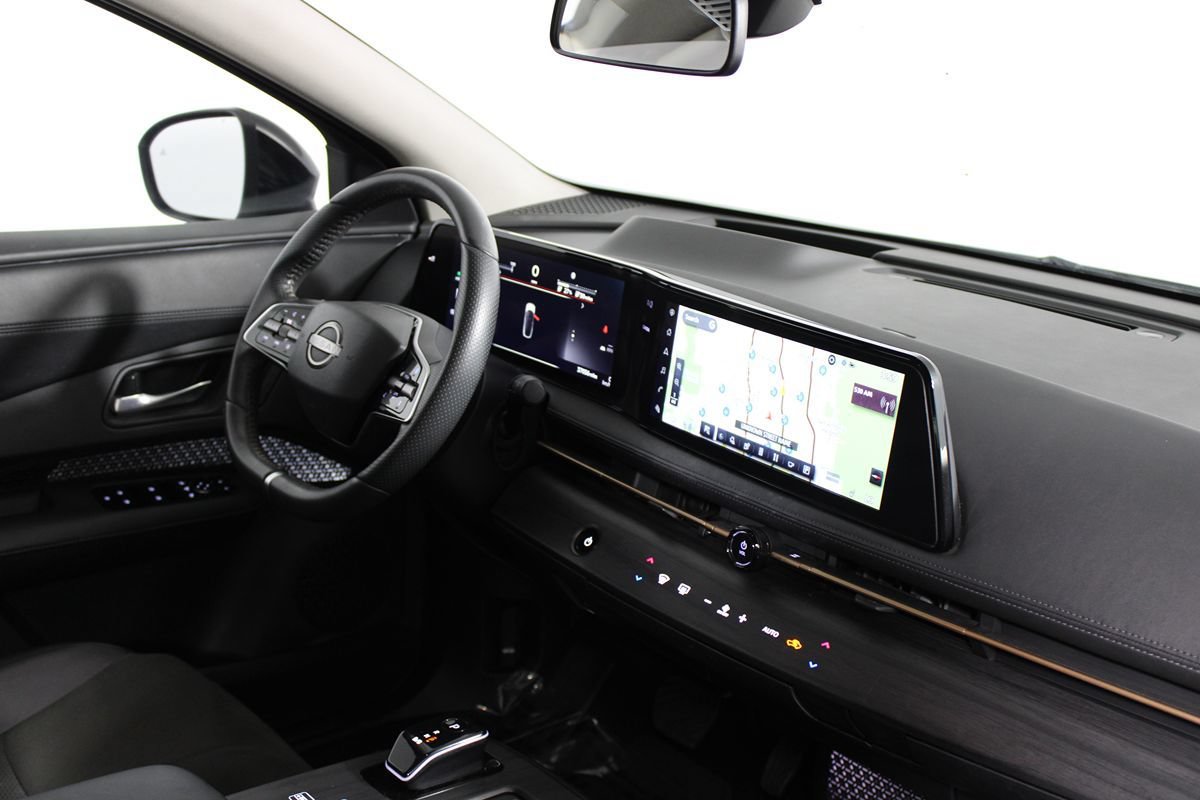 Used 2023 Nissan Ariya AWD image 13