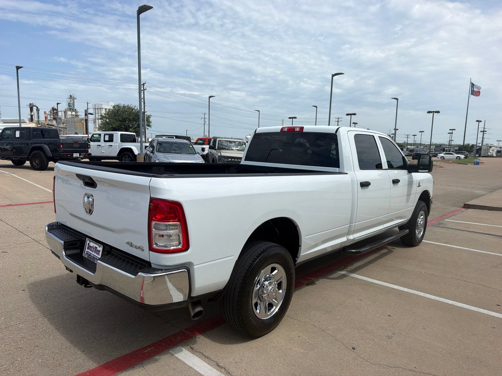 Used 2023 RAM 3500 Tradesman w/ Chrome Appearance Group AWD/4WD image 5