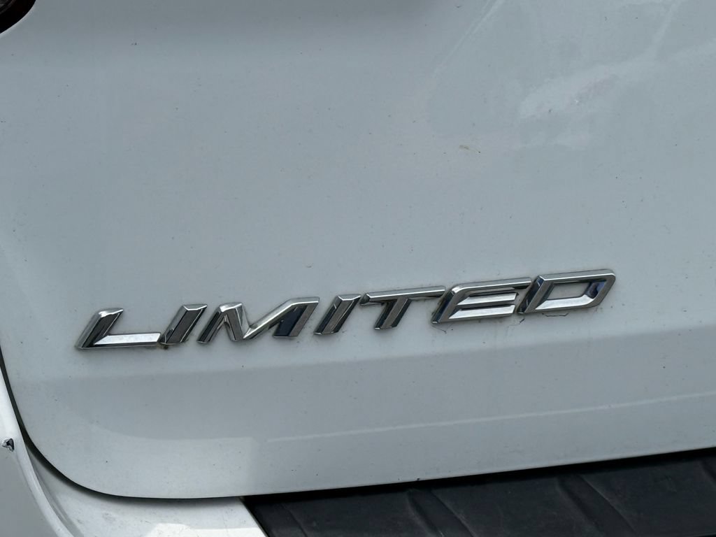 Used 2022 Ford Explorer Limited w/ Equipment Group 301A RWD image 13