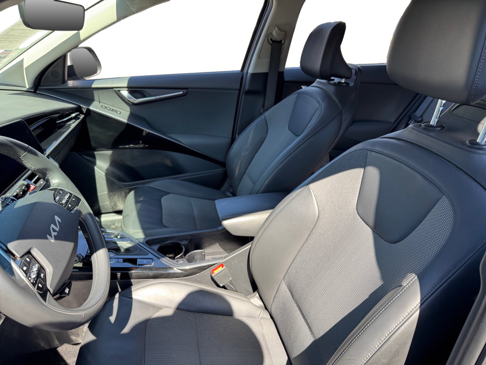 Used 2023 Kia Niro EX FWD image 9