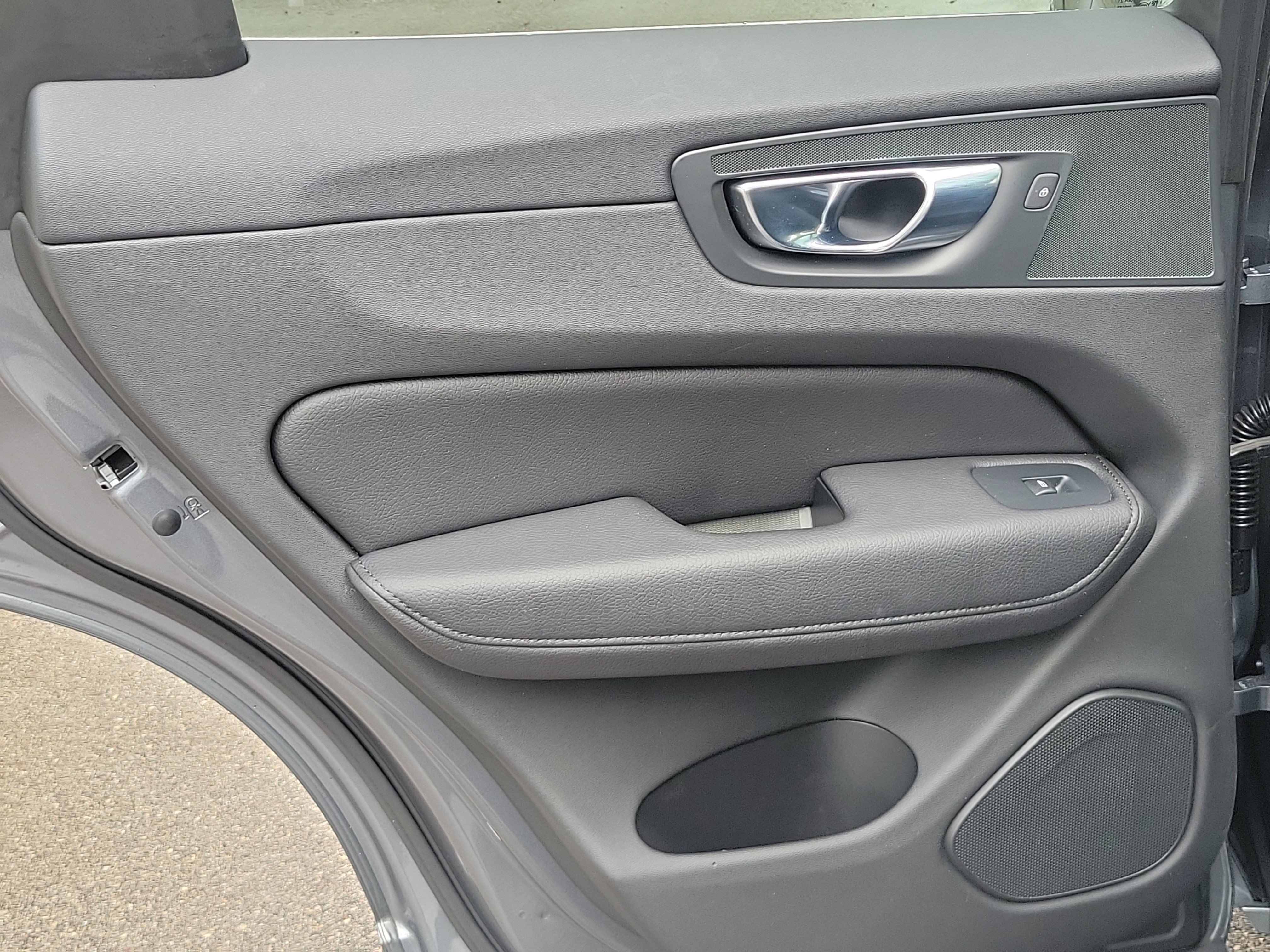 Used 2021 Volvo XC60 T5 Momentum image 10